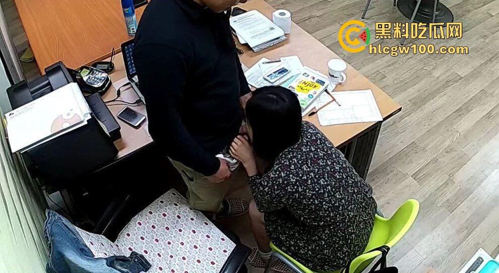 公司摄像头炸出大瓜,碎花连衣裙小骚货文员主动摸经理鸡巴,关灯打炮以为安全,哪知红外线全程实锤!-10