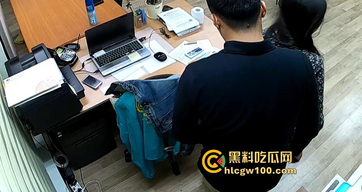 公司摄像头炸出大瓜,碎花连衣裙小骚货文员主动摸经理鸡巴,关灯打炮以为安全,哪知红外线全程实锤!-11