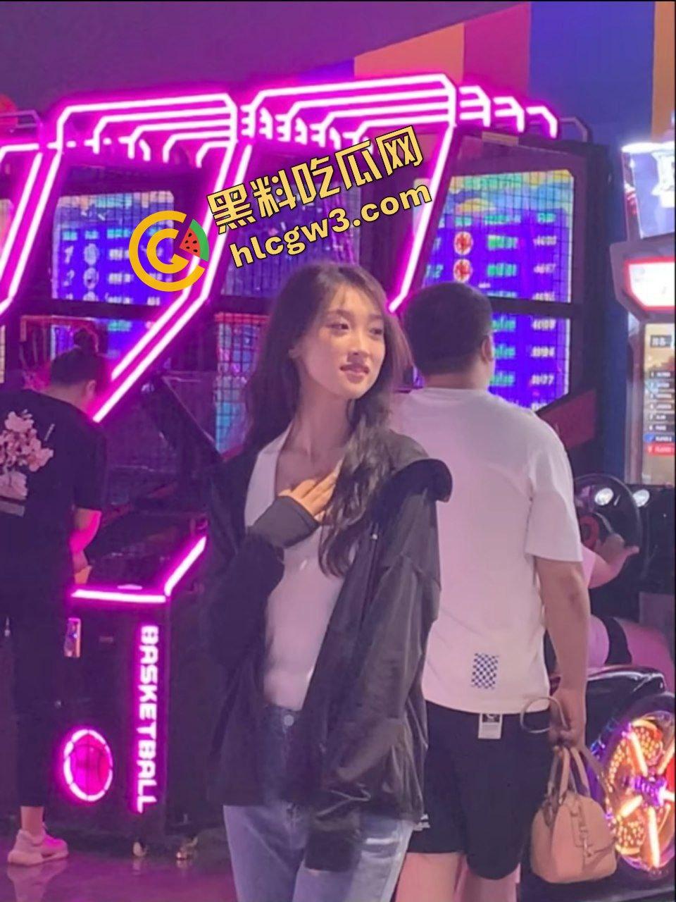 抖音邢台学院大四舞蹈生反差骚鸡【刘鹏雪】被前男友蒙头爆操 无套内射白浆！惨遭泄密 独家曝光！-7