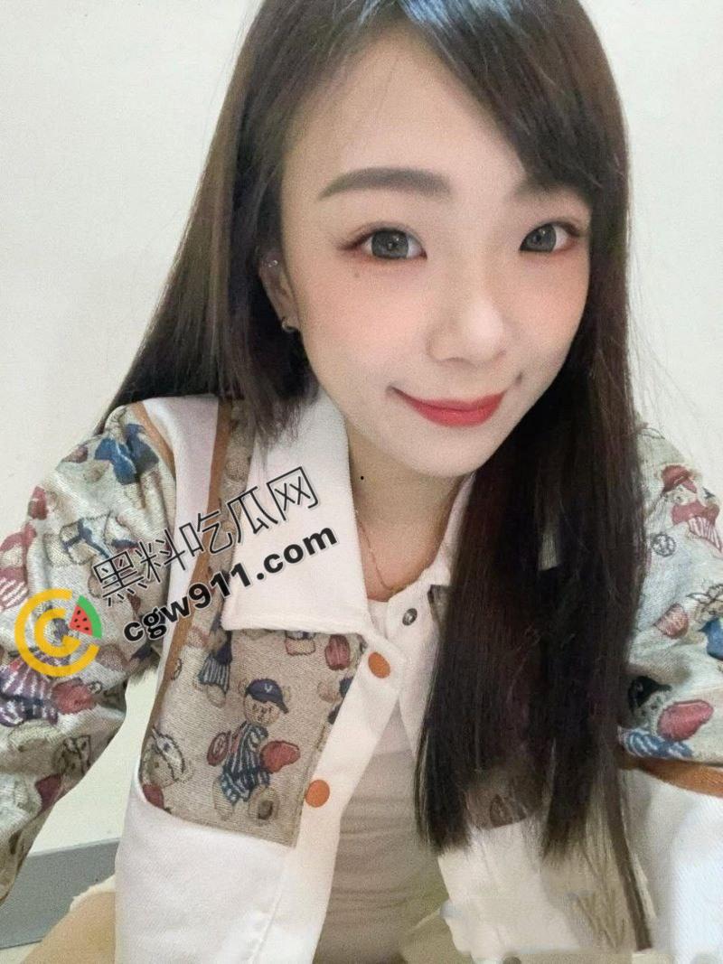 山东美艳牙医萧晴晴邂逅巨屌富豪暗地偷欢，女友劈腿劲爆性爱视频遭男友曝光，众人围观啧啧称奇！-2