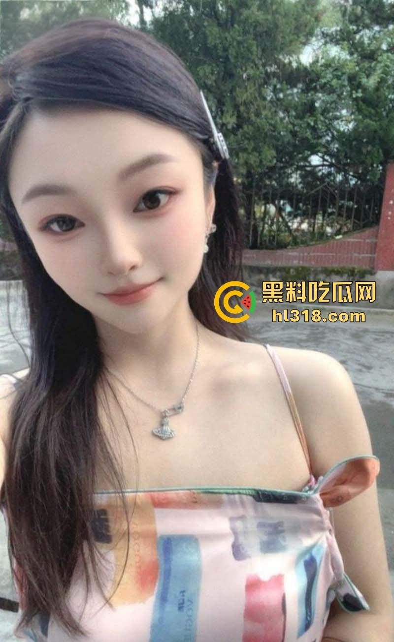 湖北恩施当地名妓【李雨春】无缝衔接多位炮友，人骚活好不粘人，一夜约多炮的眼镜母狗！-5