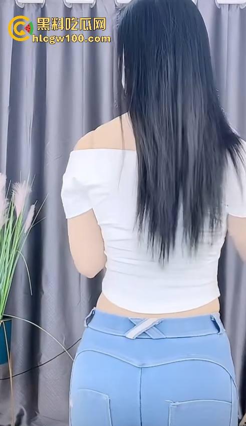 快手舞蹈主播【可可】定制视频流出，极品牛仔裤蜜桃臀，没想到小穴位雀黑。-9