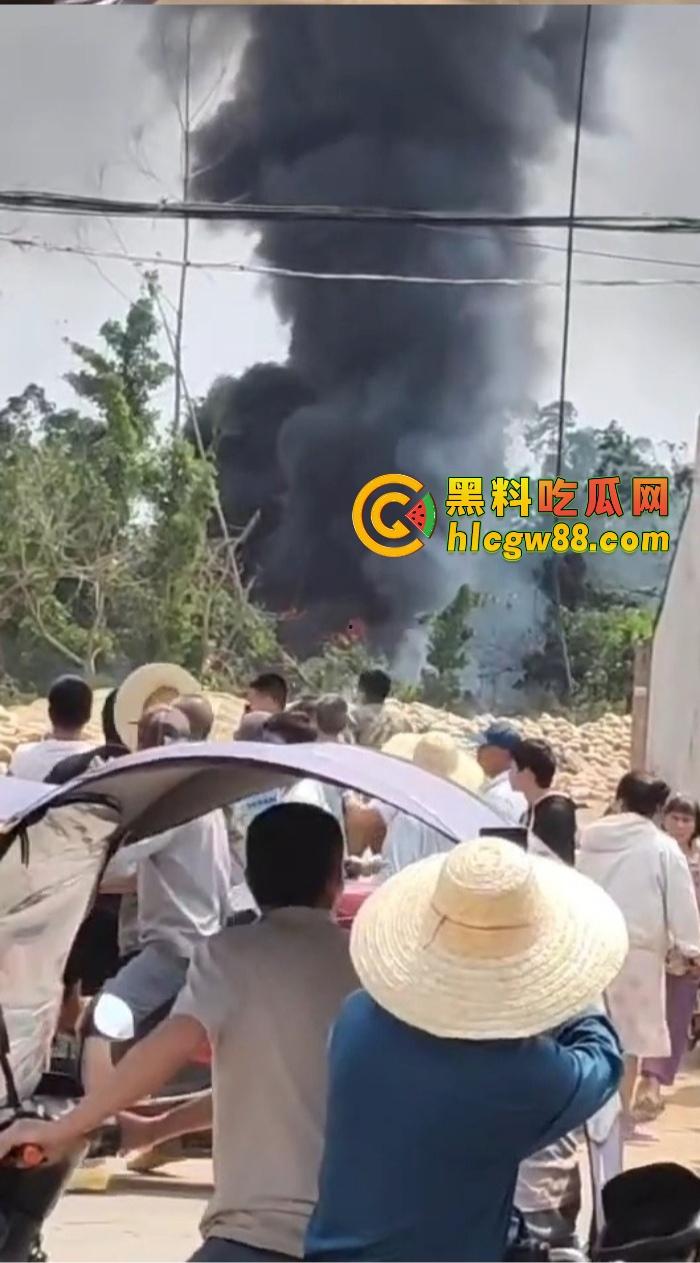 某战区海军战机海南训练失事，飞行员成功跳伞，战机坠毁临高县，所幸未造成地面损失！-6