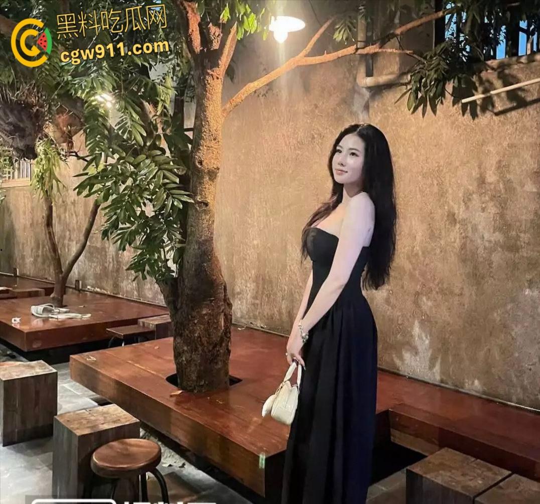 抖音拜金女【Tender】，线下约炮榜一金主，大哥又是抖音一号又是1314，直接让母狗到酒店乖乖挨操 !-4