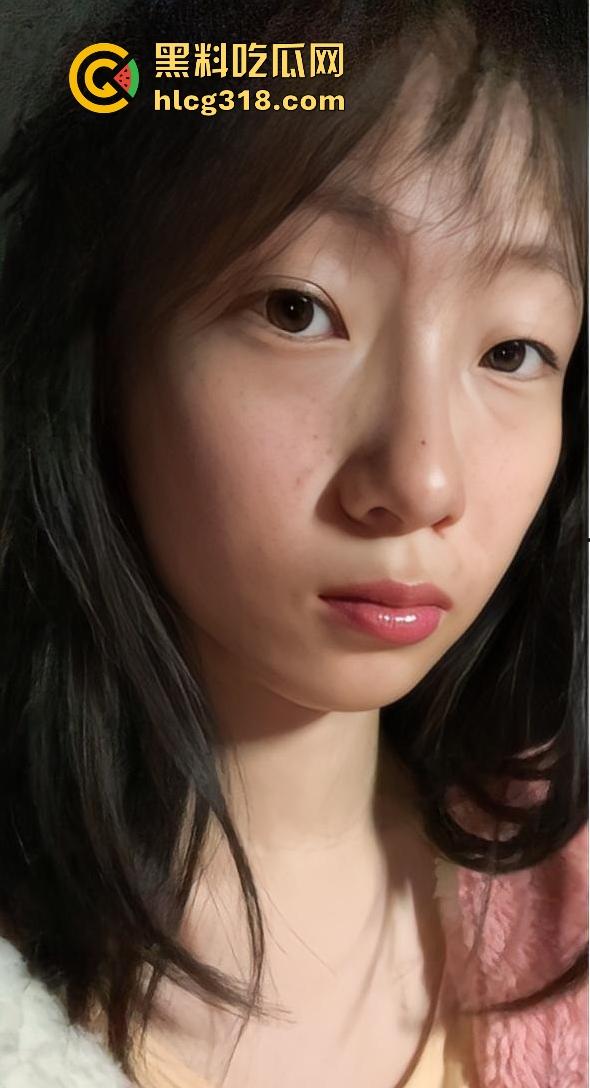 湖南师范学院【黎思瑶】清纯反差萝莉巨乳学妹 刚上大一就被学长拿下 撅着翘臀被无套抽插 ！-2