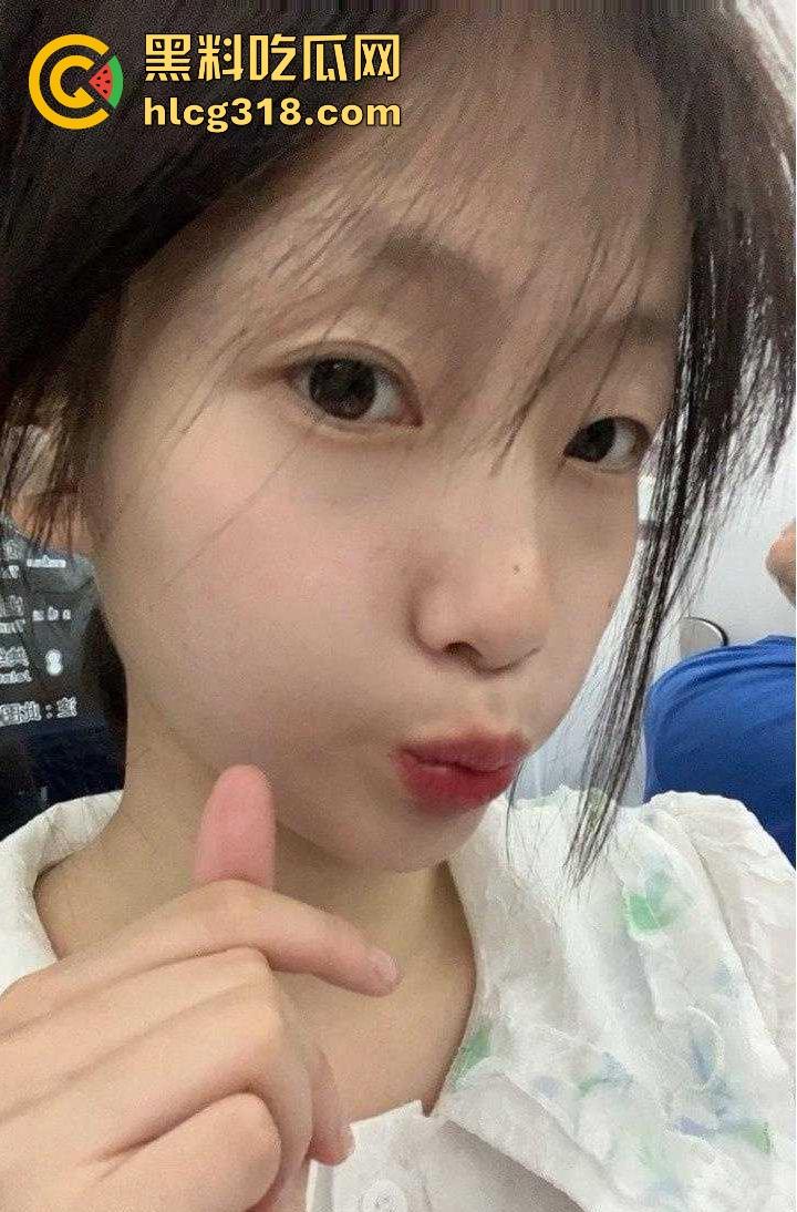 湖南师范学院【黎思瑶】清纯反差萝莉巨乳学妹 刚上大一就被学长拿下 撅着翘臀被无套抽插 ！-3