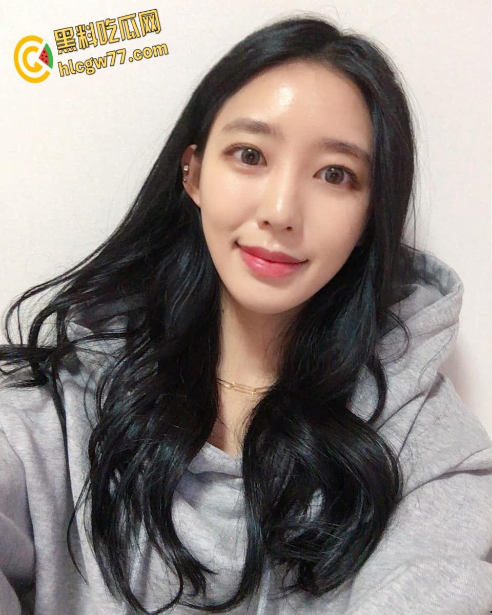 韩国风骚人妻露脸自拍,长腿反差尤物情趣诱惑,淫叫水多掀情欲巅峰!-4