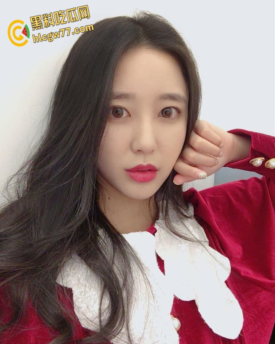 韩国风骚人妻露脸自拍,长腿反差尤物情趣诱惑,淫叫水多掀情欲巅峰!-5