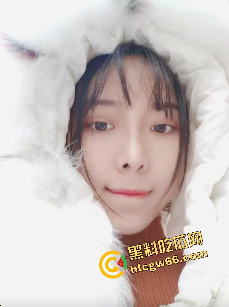 江西极品前台【林蒨】清纯脸蛋骚体质，洗完澡小穴乌得发紫，这骚逼摆明是被大鸡巴开过光！-4