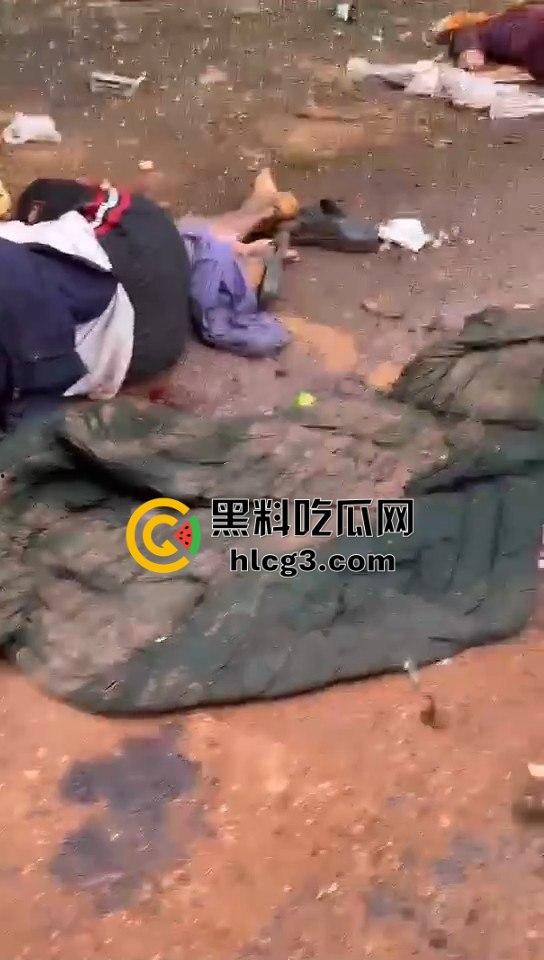 缅甸内战升级！路边尸横遍野，惨状曝光让人不寒而栗！-4