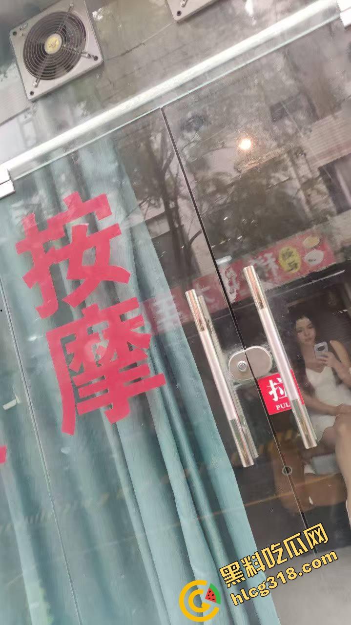 代驾小哥走错路，误入广州快餐洞洞乐街，5分钟看到20个站街妹，还有人主动贴窗舔门把，狼友们你们懂？-10