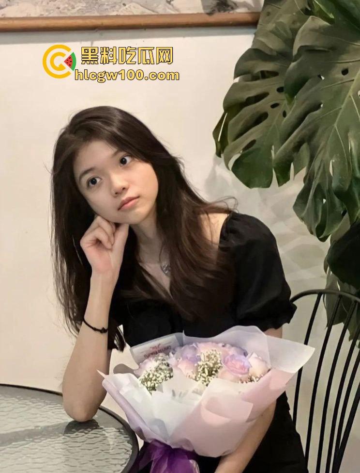 芜湖95年小哥分享调教00后小骚妹,小穴从粉嫩紧致到宽松变色,打屁股时乖得像条小母狗,鸡巴插不满都不行!-2