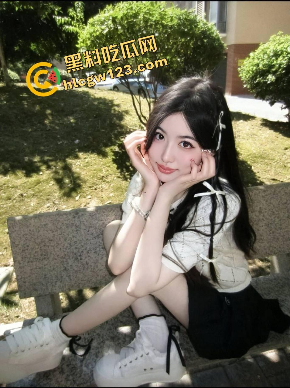 约炮大神睡白袜长靴学姐镜前舔棒到爆炸,黑丝足交舔得肉棒发烫秒杀全场,骚穴深处被顶炸!-7