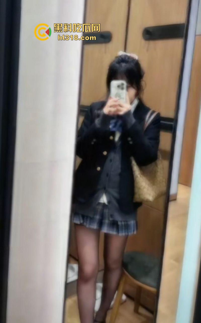 抖音约炮研二女学生，私密聊天记录超级直接，无套狂操淫水直流，粉穴翘臀让人欲罢不能！-9