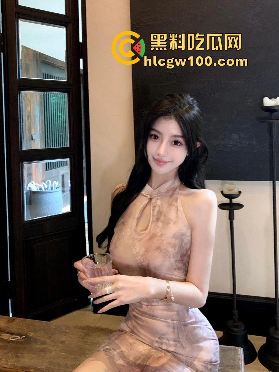 兄弟KTV喝趴睡着,大奶女友骚到直接扒衣看胸,胸贴亮瞎眼,嘴上还叫别弄坏衣服,怪不得把人榨废!-5