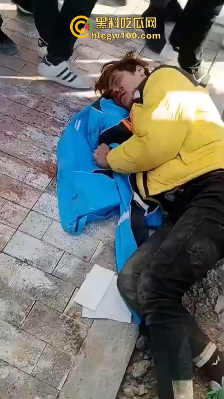 爆料越少事越大！蒲城职高警民大混战 十万民众为坠亡学生发声 当地被迫实行全城戒严管控 母亲含泪妥协！-6