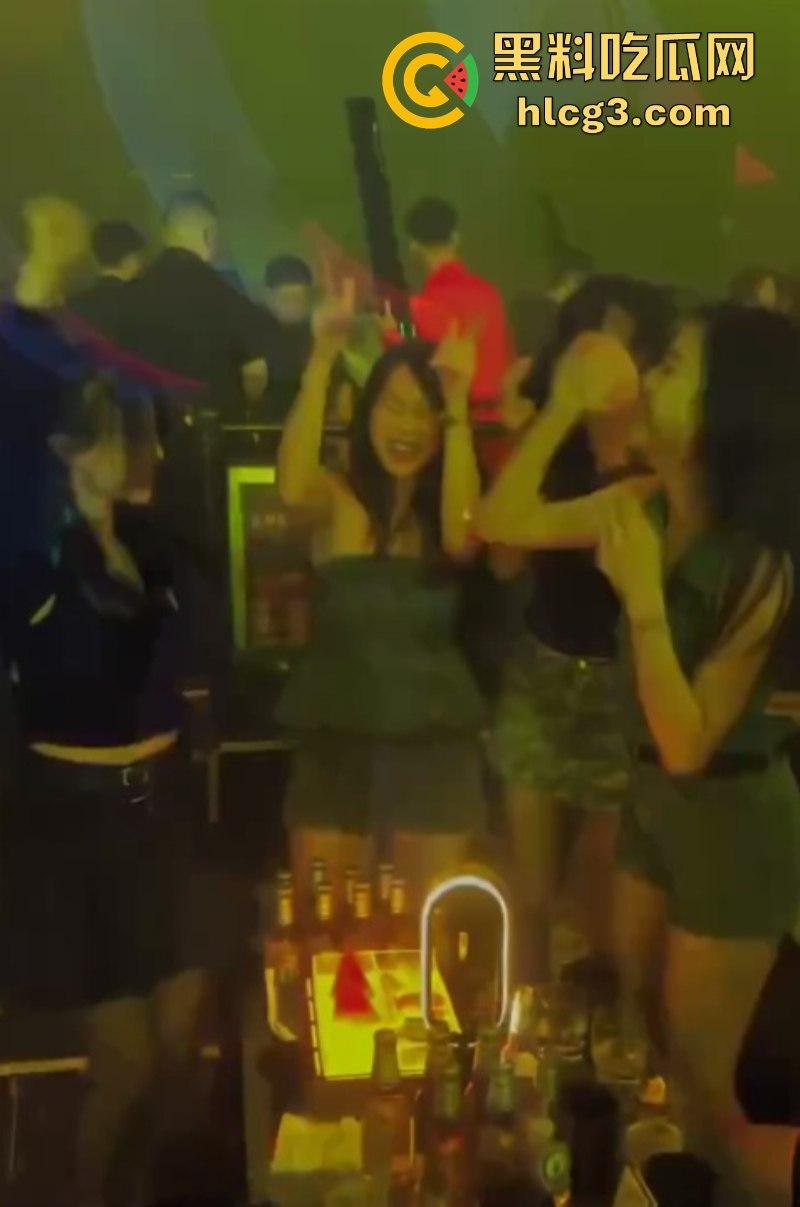 夜生活刚刚开始 气氛组已就位 兄弟们嗨起来！-6