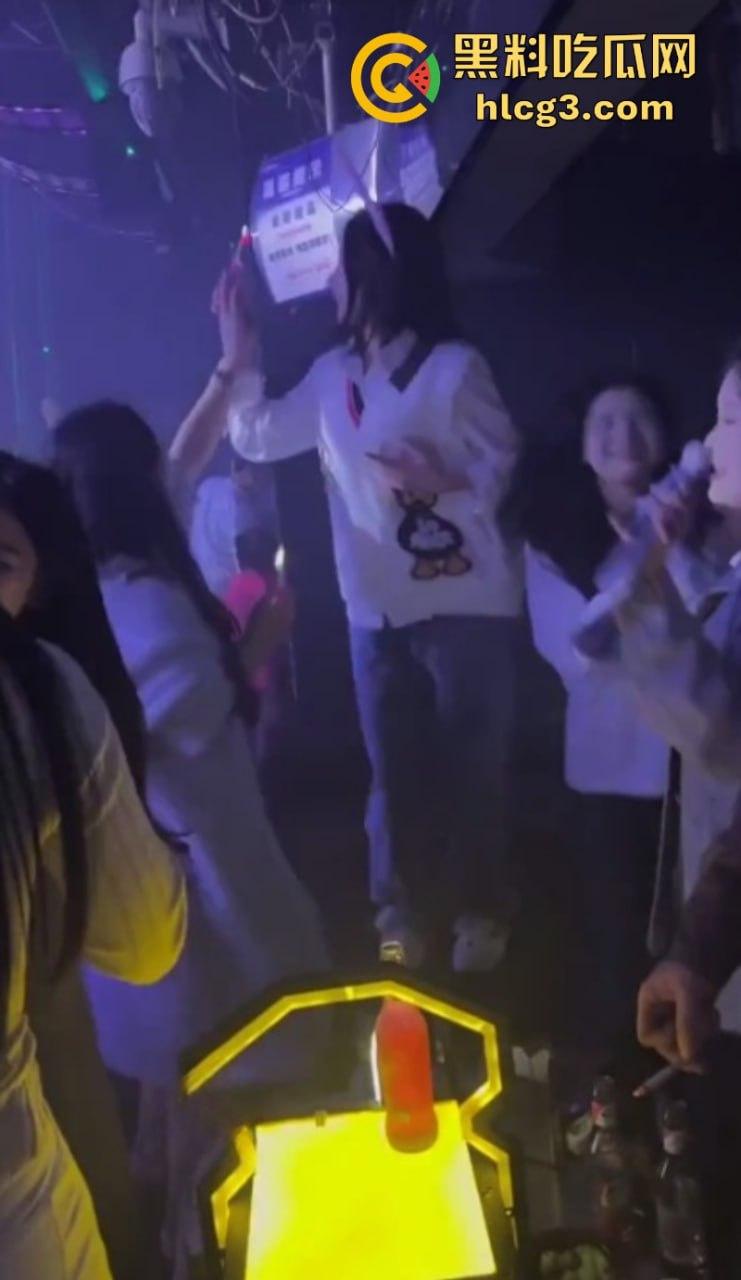 夜生活刚刚开始 气氛组已就位 兄弟们嗨起来！-9