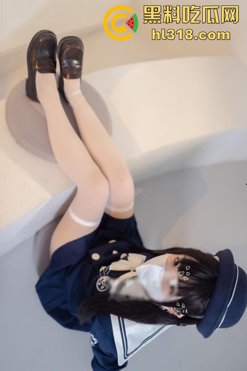 白嫩性感合法萝莉【懒懒睡不醒】，顶级身材Coser女神，全裸勾引金主，被大哥抱着疯狂打桩爆操！-3