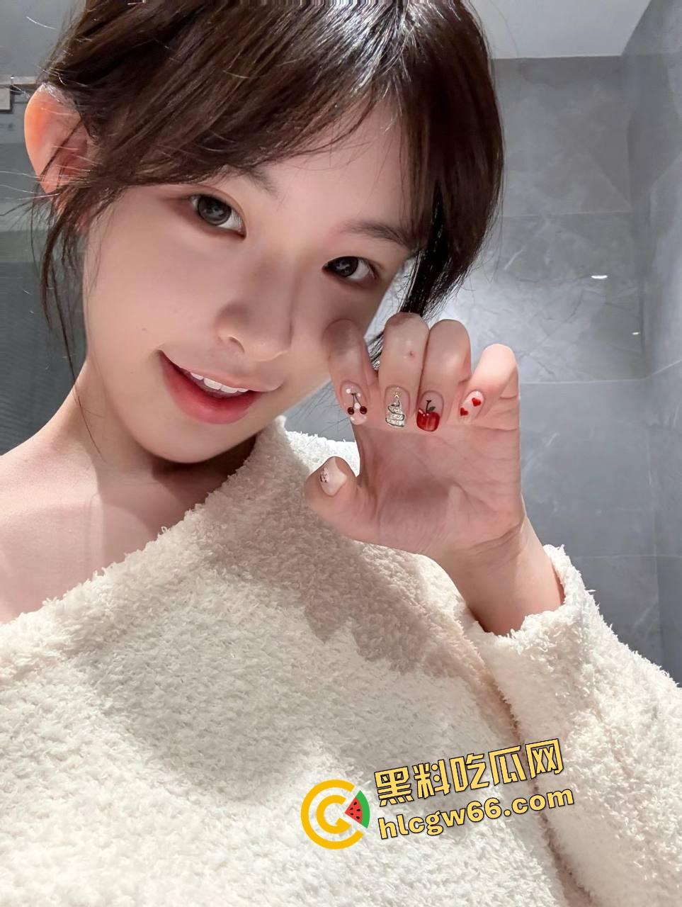 广西性瘾11年妹子爆炸级骚操作，朋友圈天天发被操日记，男友一天被榨软4次，10后玩得这么野？-14