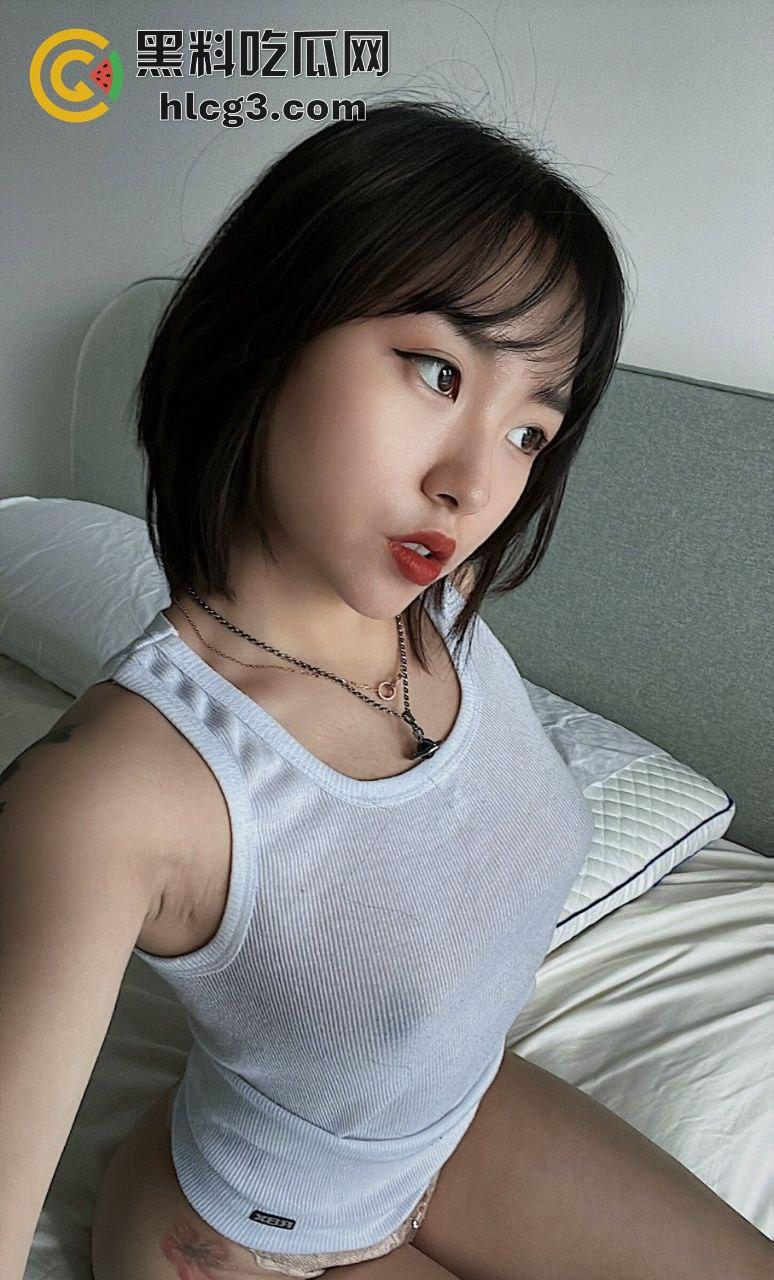 【极致诱惑】极品白嫩酮体任男主调教，无套内射场面火辣，引爆全网！-4