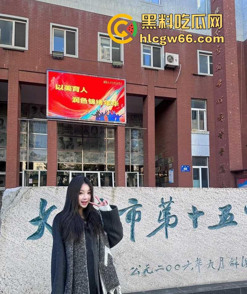 广东遂溪县高中艺术楼惊现女声淫叫 门下偷拍高三情侣光腚野战 视频流出引爆校园！-3