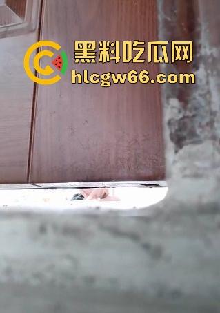 广东遂溪县高中艺术楼惊现女声淫叫 门下偷拍高三情侣光腚野战 视频流出引爆校园！-9