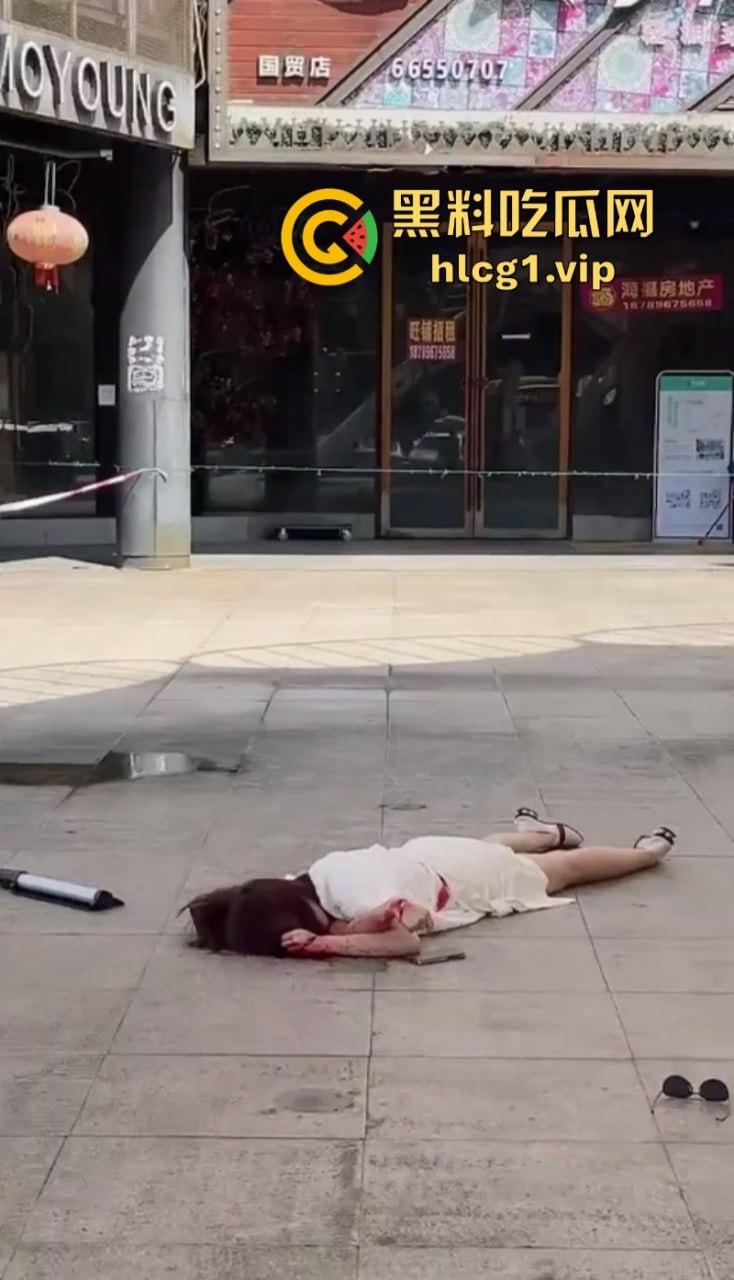 骗我捅你几刀不过分吧！海口一男子持刀捅伤前妻 血撒当场-3