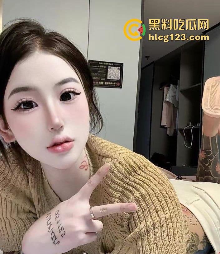 快手团团双飞啪啪视频流出！刚霸凌完别人，转头就跟两精神小伙轮流搞，场面淫荡到爆！-7