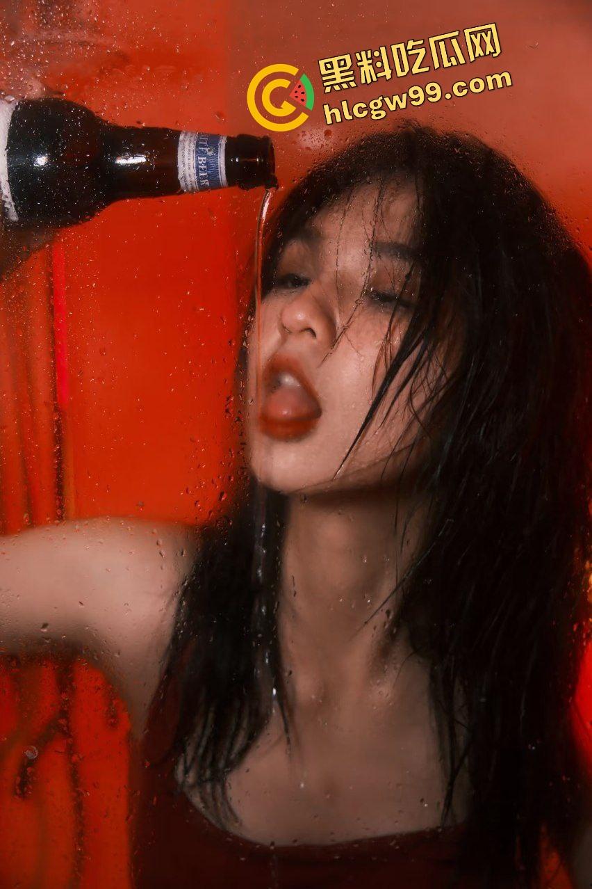 有一种窒息叫做捆绑式操逼！极致反差氛围感女神玩刺激性爱，胶布缠绕捆绑式全裸爆操骚逼！遭泄密独家流出！-1