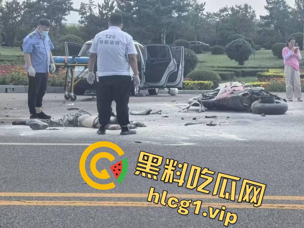 内蒙古呼和浩特惊魂一刻！02年精神小伙偷骑V4机车撞上右转SUV，摩托车当场燃烧！-5