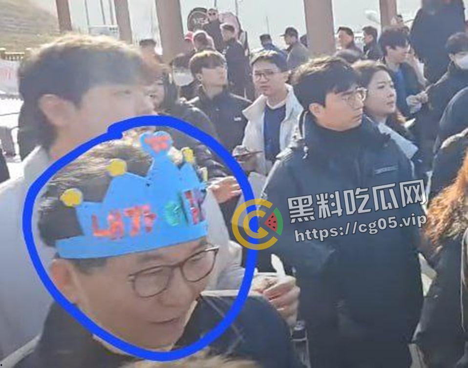 韩国最大在野党共同民主党党首【李在明】釜山参加活动遇刺 颈部受伤 【尹锡悦】紧急发布声明严查 疑似贼喊捉贼-1