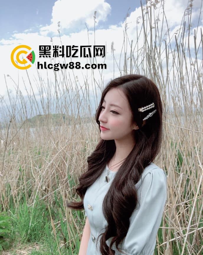 中经贸学院巨乳校花【李雅】挺翘巨乳勾魂荡魄，嫩穴道具插得淫水四溅，跟男友啪啪干得昏天黑地！-5