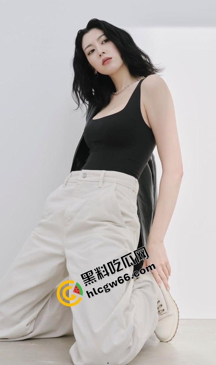 连女人都想舔的白奶【三吉彩花】首次露点片段疯传，奶子好大好翘简直就是尖椒巨乳，日本男星估计操烂她了！-9