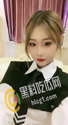 通辽师范学院极品反差婊 喜欢纹身的妹子 在学校时酷酷的 到家就变母狗 这身材一看就很耐操-5