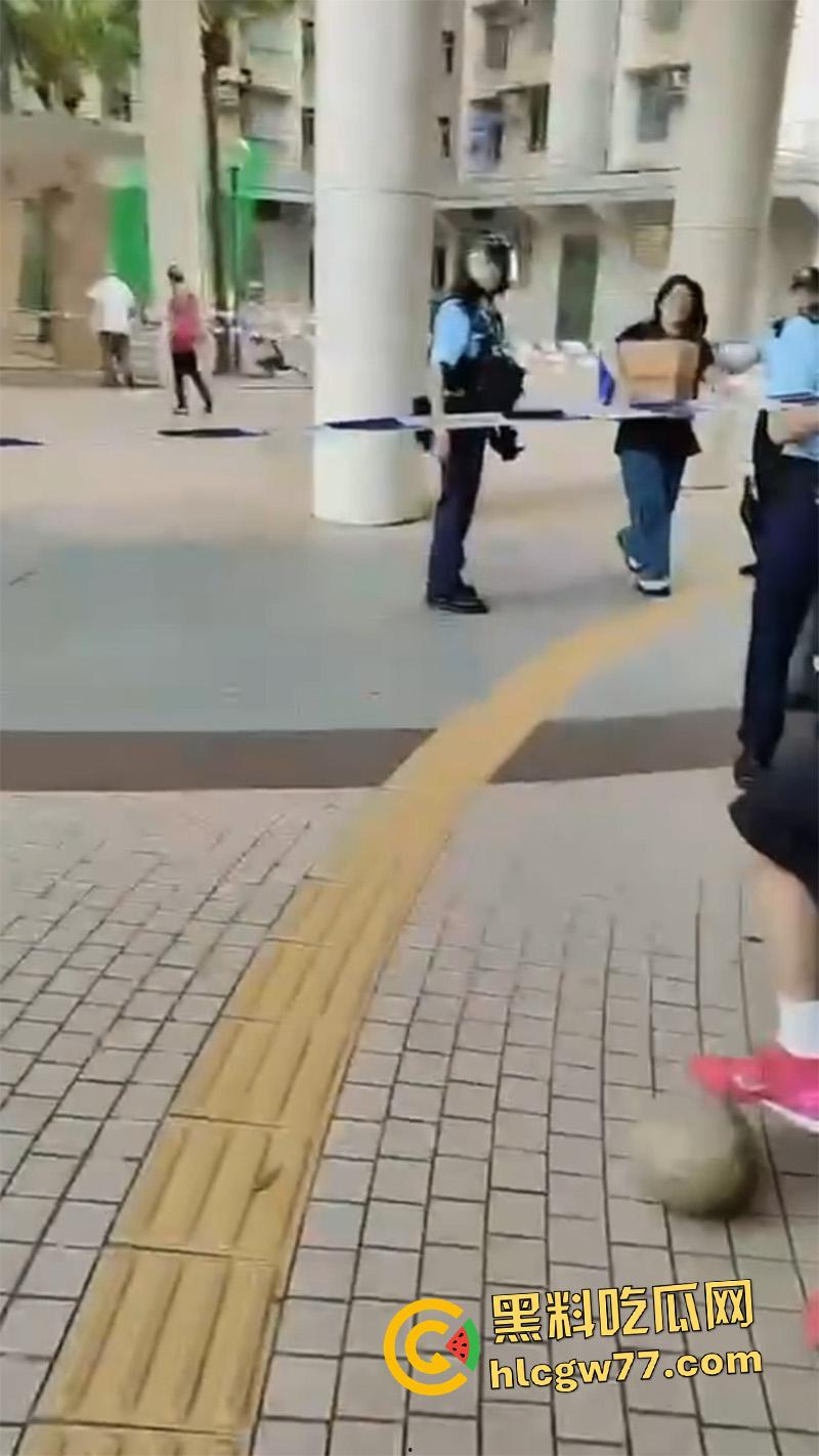 香港惊现蜘蛛侠，一男子顺高层水管爬行，据悉是情夫结果老公提前回家，老哥胆子真大啊！-4