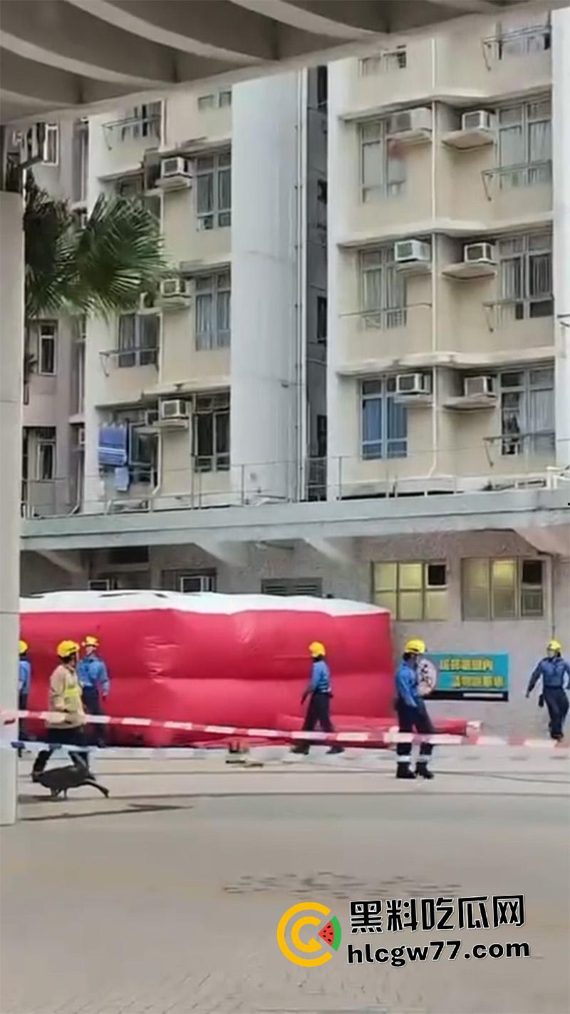 香港惊现蜘蛛侠，一男子顺高层水管爬行，据悉是情夫结果老公提前回家，老哥胆子真大啊！-8