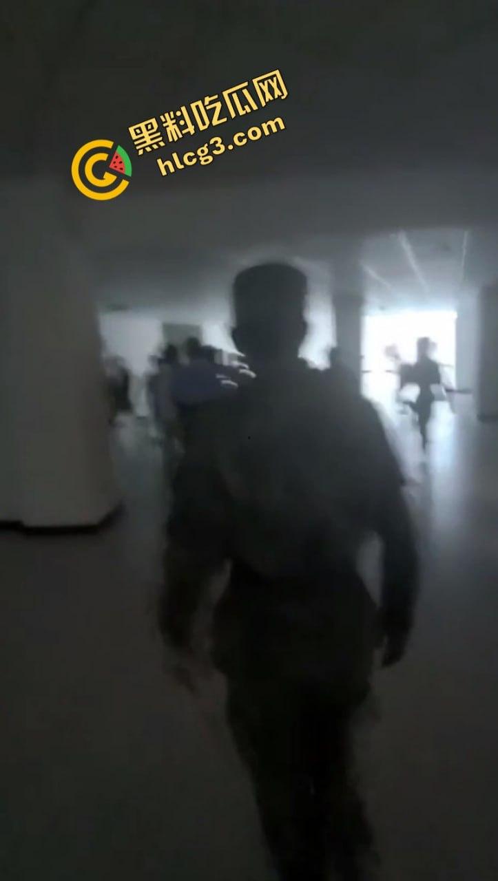 现场版黑社会？贵阳经济技术学校 强行让学生签转让书 不签直接开除学籍？-6