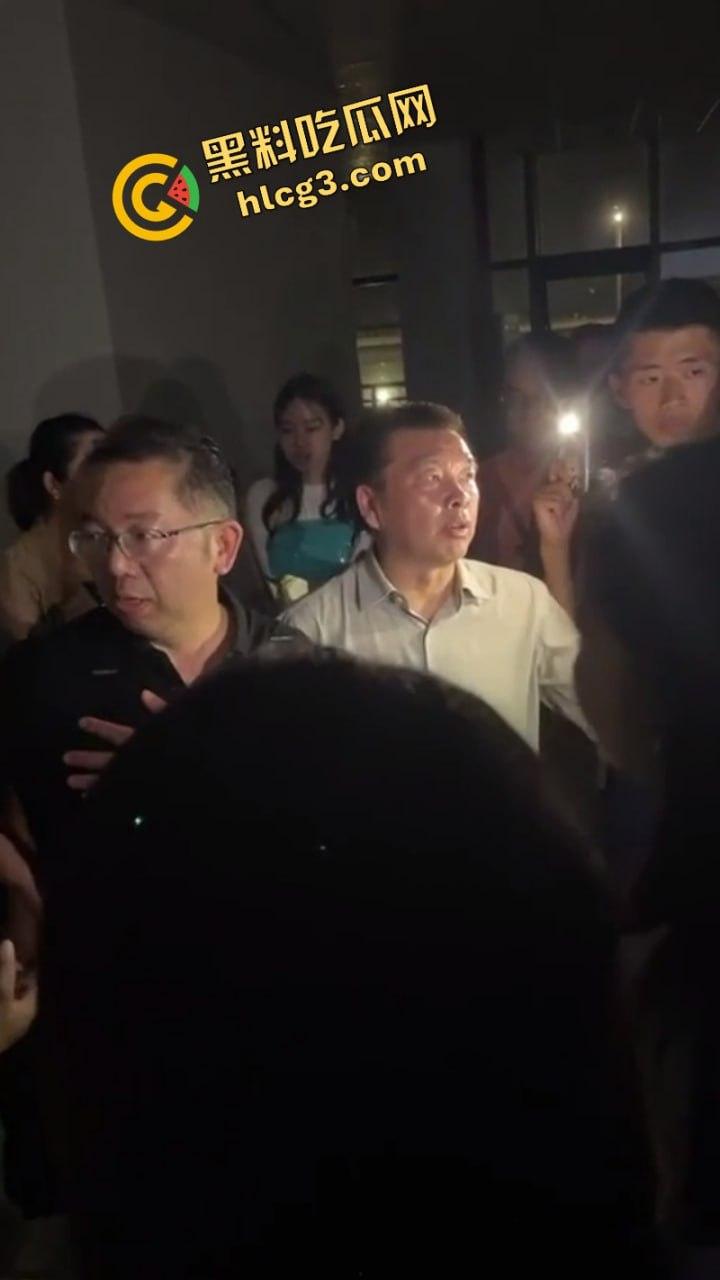 现场版黑社会？贵阳经济技术学校 强行让学生签转让书 不签直接开除学籍？-8