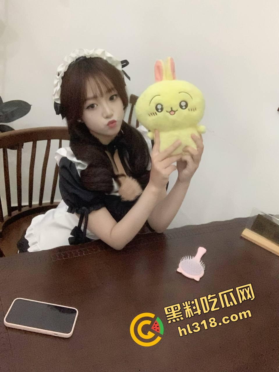 360家庭监控真实流出，刚操完老婆高潮，男人射完精就得秒切爹模式，交完作业还得哄娃，男人太难了！-2