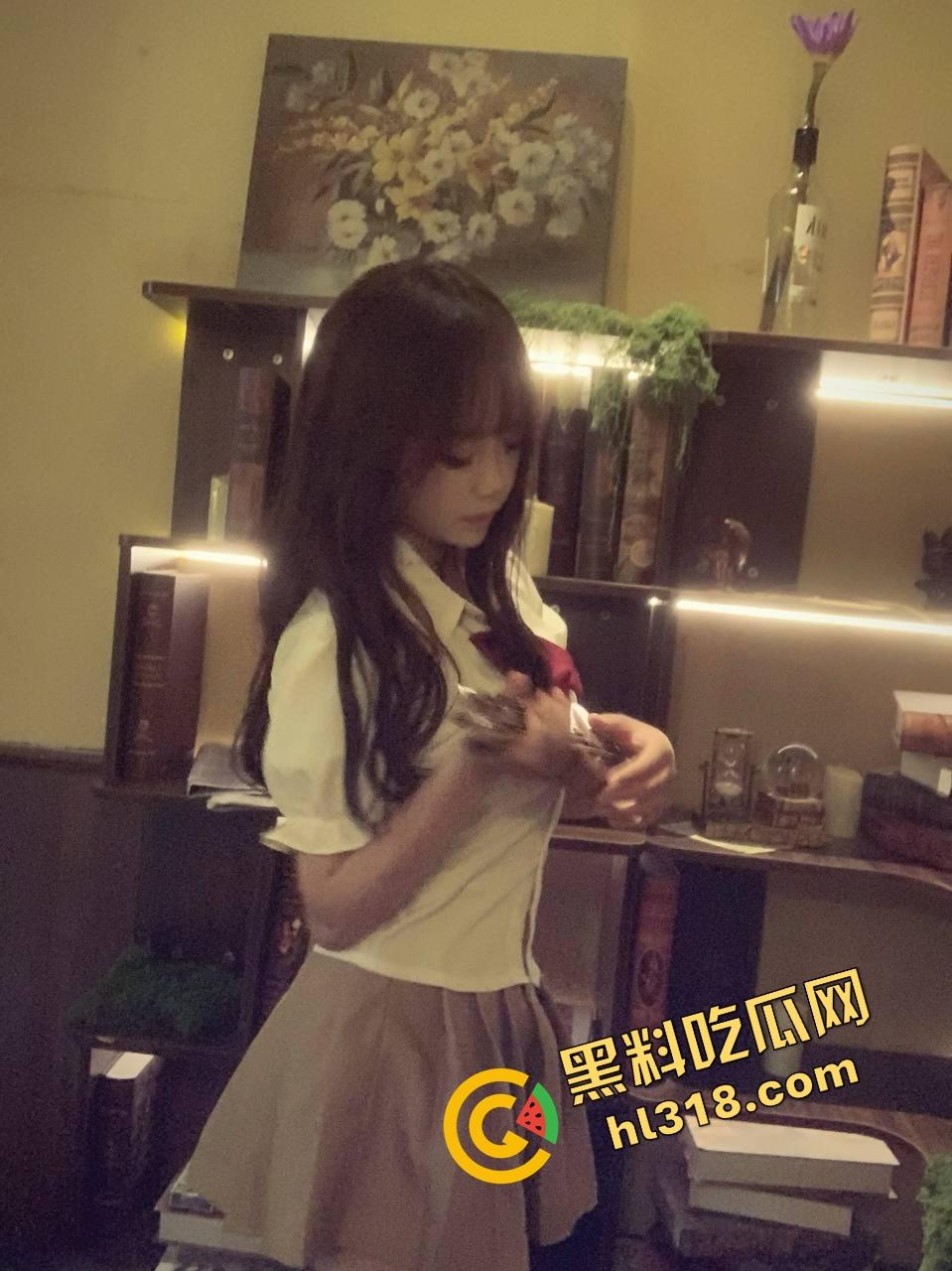 360家庭监控真实流出，刚操完老婆高潮，男人射完精就得秒切爹模式，交完作业还得哄娃，男人太难了！-5