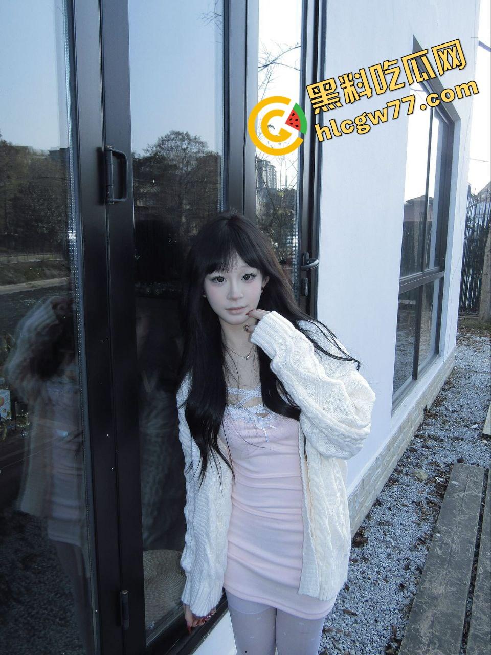 清纯校花秒变极品双马尾调教机，萝莉妹子『杨雪』为了钱主动舔脚求调教，被爆操后入浪叫到破音都不喊停！-6