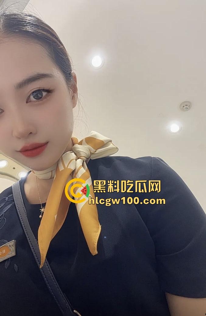 经济萧条珠宝销售卷疯了，周六福销售全裸卖珠宝，胸前两个钻石贴画遮羞，这销冠要是拿不到只能怪本钱太小！-3