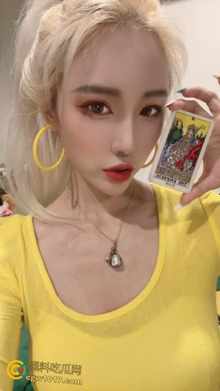 抖音网红主播【梦楠】，曾龙珠直播的人气主播，私密1对1视频泄露，化身撩人尤物全裸自慰，诱惑力爆表！-3