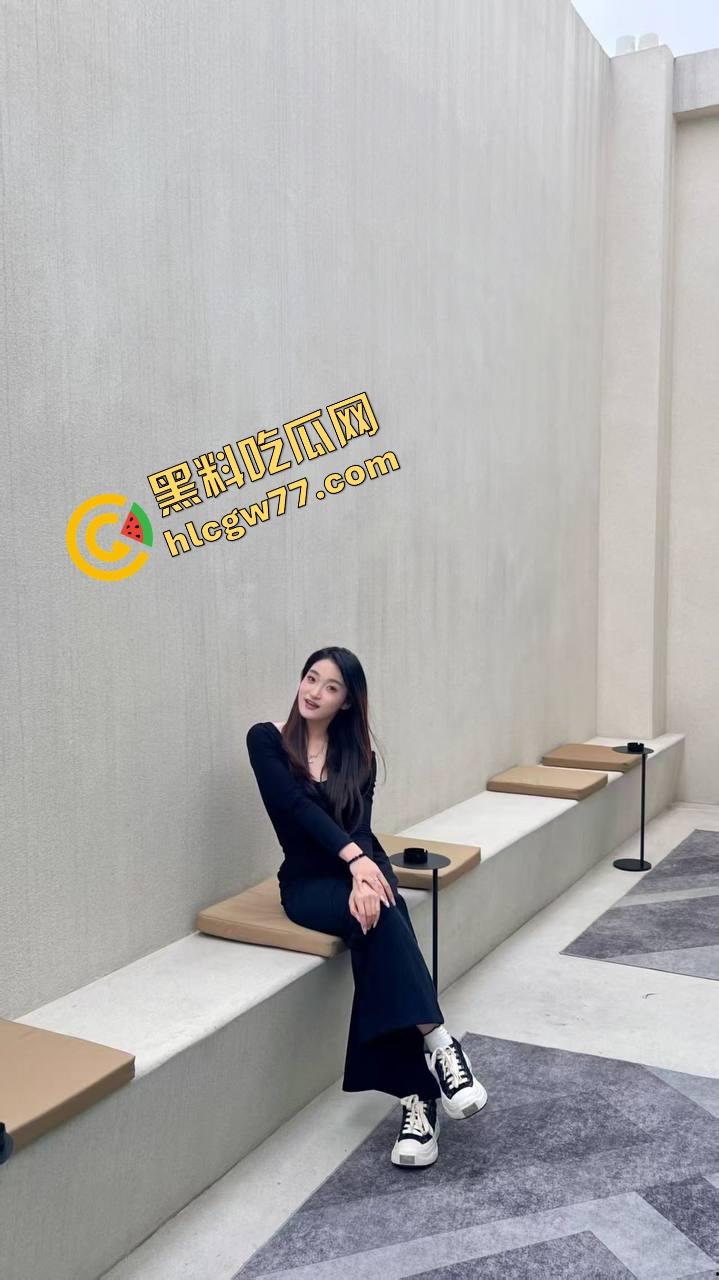 无锡高三骚妹毕业即开约，粉鲍粉嫩情趣内衣勾金主爆插，自慰片拍到手机存储报警！-6