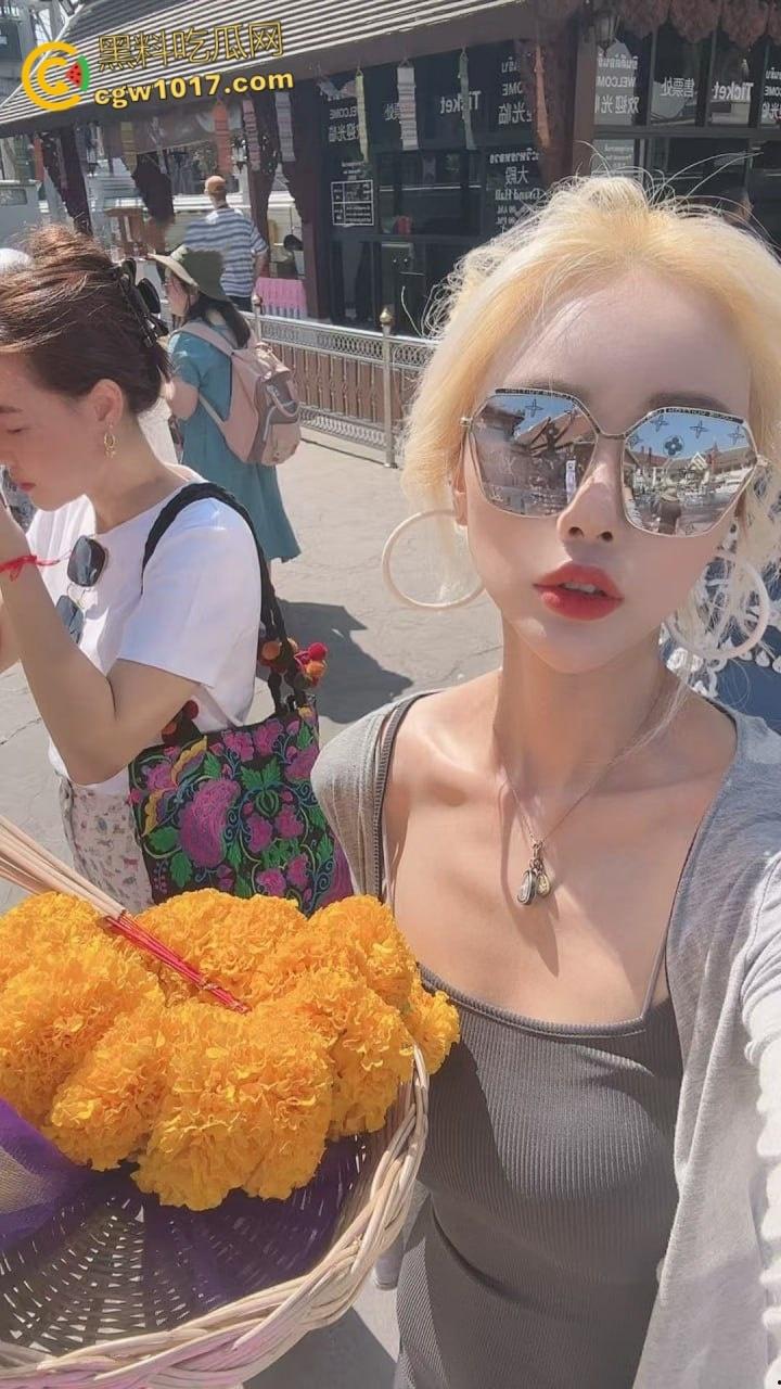 抖音网红主播【梦楠】，曾龙珠直播的人气主播，私密1对1视频泄露，化身撩人尤物全裸自慰，诱惑力爆表！-4