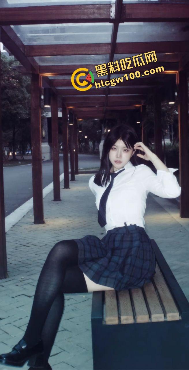 北海宾利富二代爆操丰满骚鸡【周白芸】各样姿势塞满肉棒榨精，爆插白虎淫叫性爱！独家曝光流出！-6