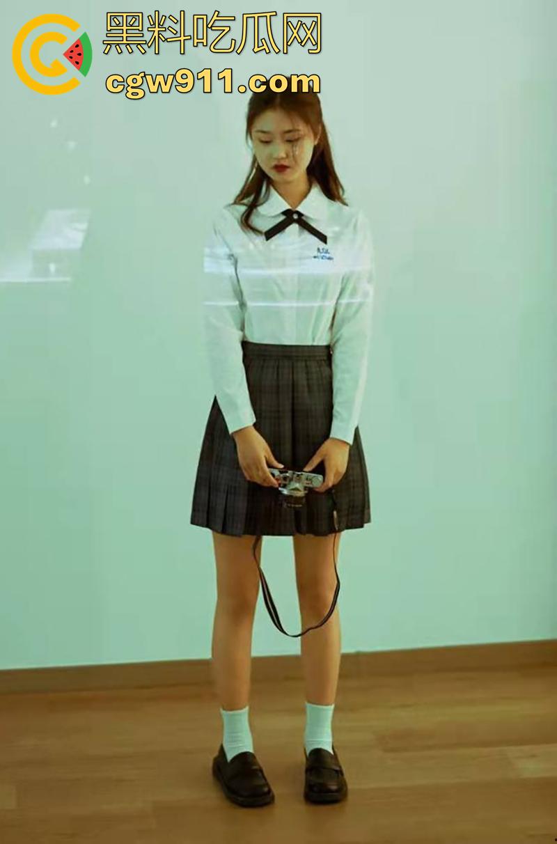 连云港师范学院173cm女神【伍思彤】，逆天长腿翘臀尤物，超爱吃鸡巴，但仅限于大屌，这翘臀真没谁了！-1