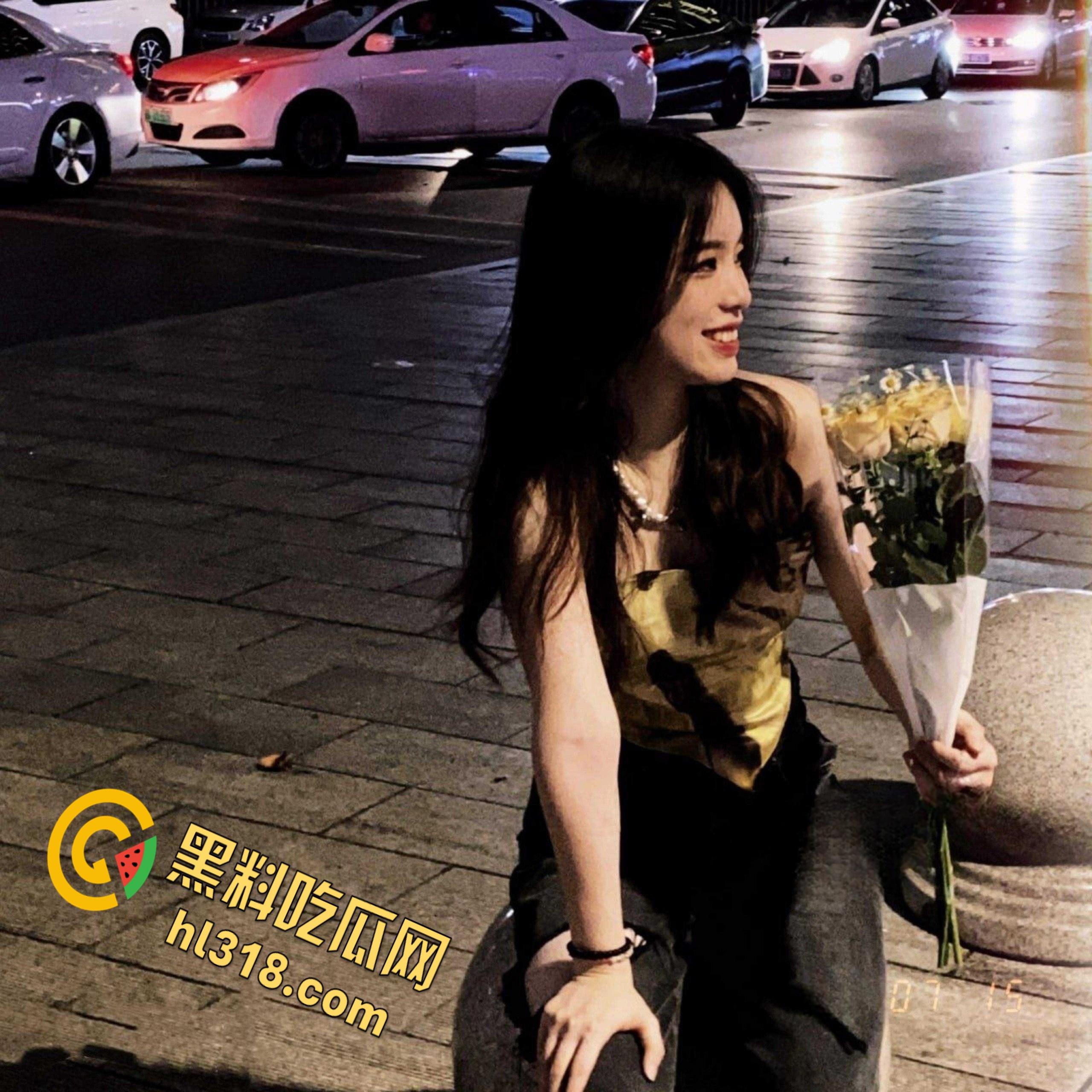 猛干极品小白虎天津大学舍友女友，圆润巨乳丰臀细腰乃人间尤物，紧致的小穴着包裹肉棒，这偷情偷到家门口了-4