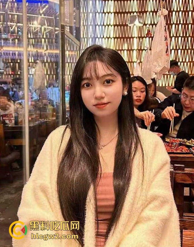 郑州艺术职业大学大长腿模特【宦嘉】酒店遭摄影师潜规则 口爆全程无毛白虎没操到 摄影师哭崩在厕所！-3